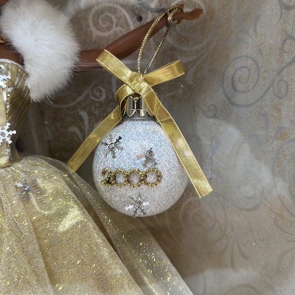 Celebration Barbie - Picture 4 of 9